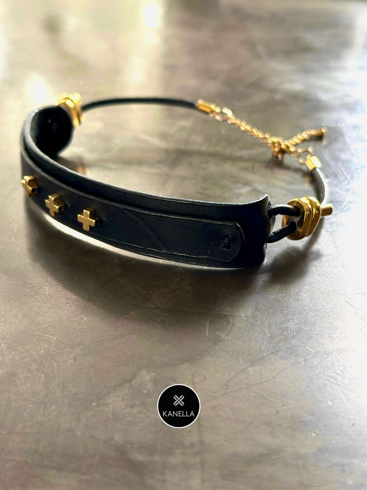 Anemone Leather Choker Necklace